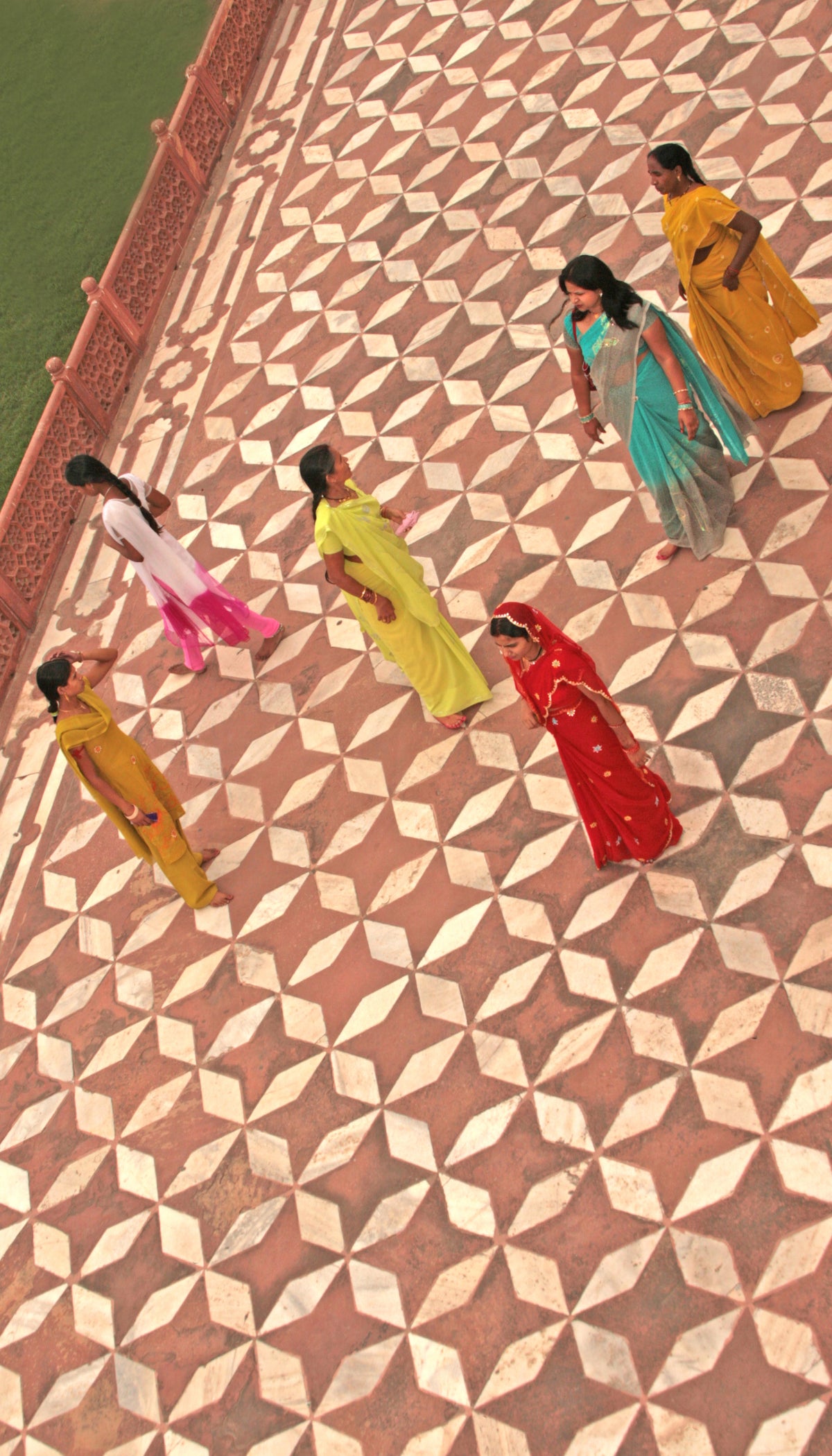 Taj Women